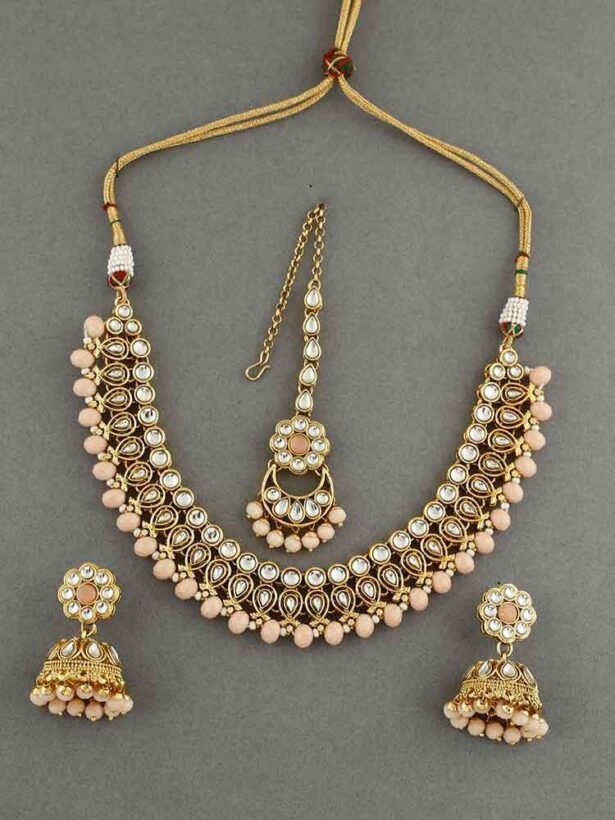Avneet Peach Kundan Necklace Set