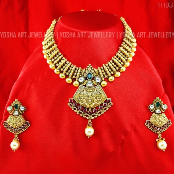 Buy Ryka Matte Gold Kundan Pendant Necklace NK0168